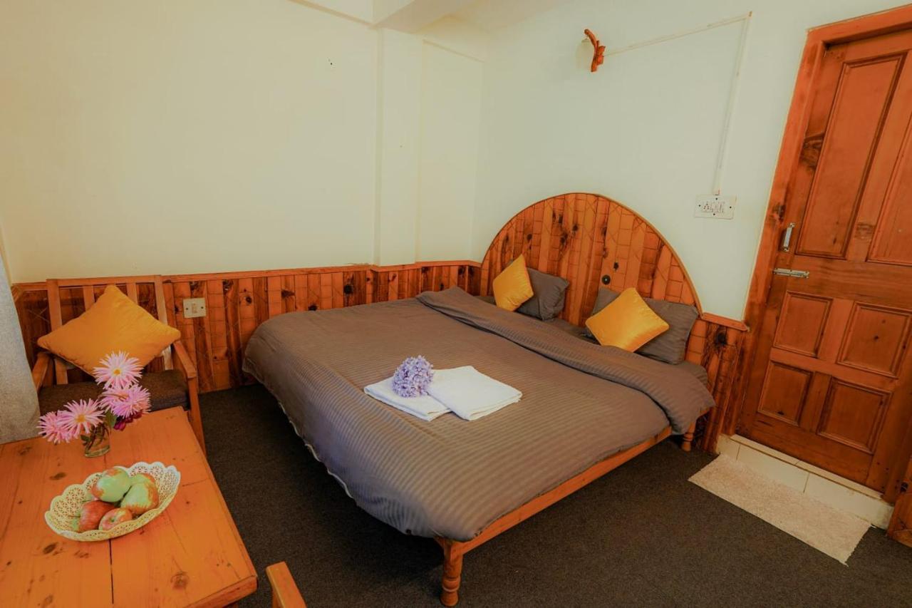 Mars Monkey & Cafe Hostel *